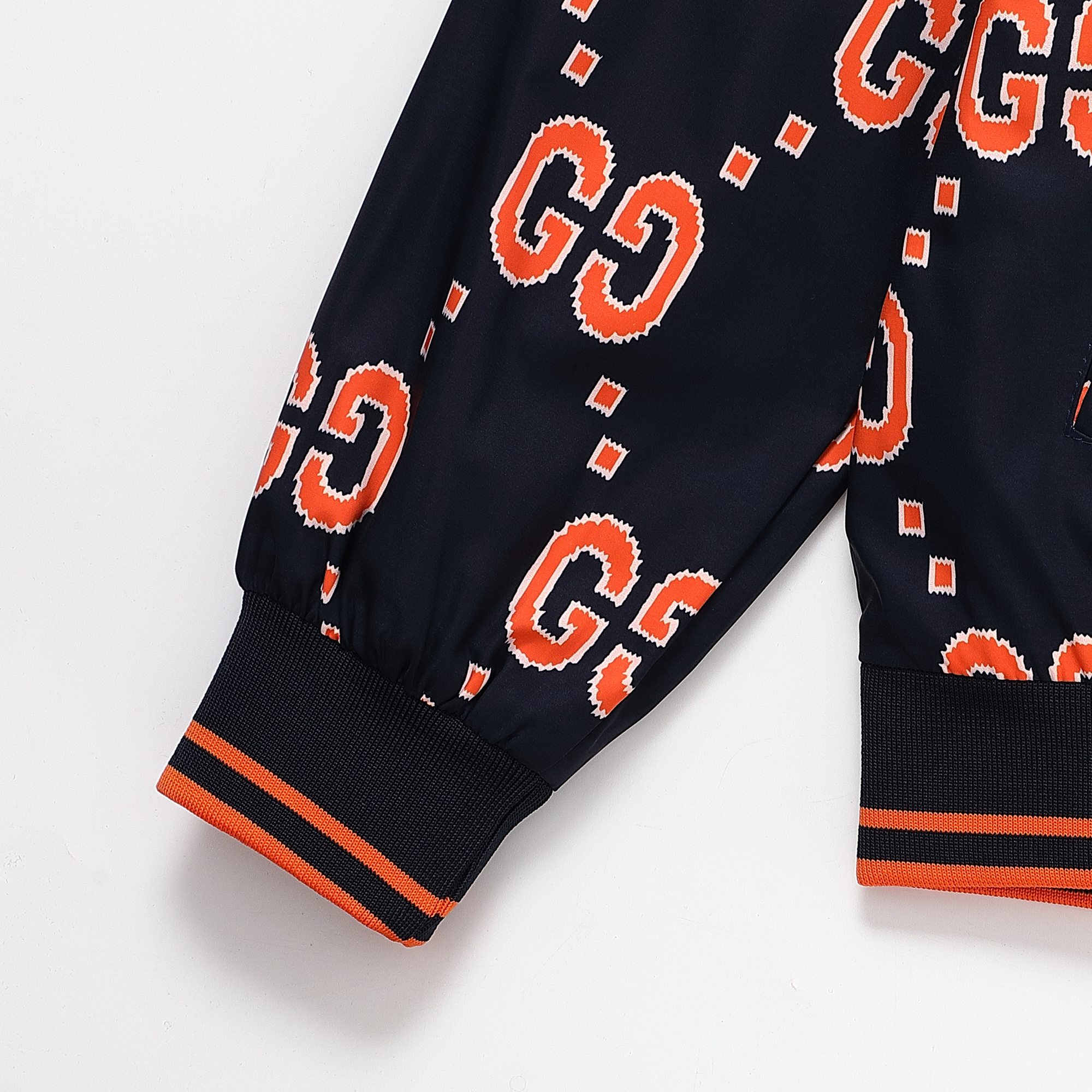 【GUCCI  公式旗艦店】グッチ ジャケット着好評に付き再入荷！