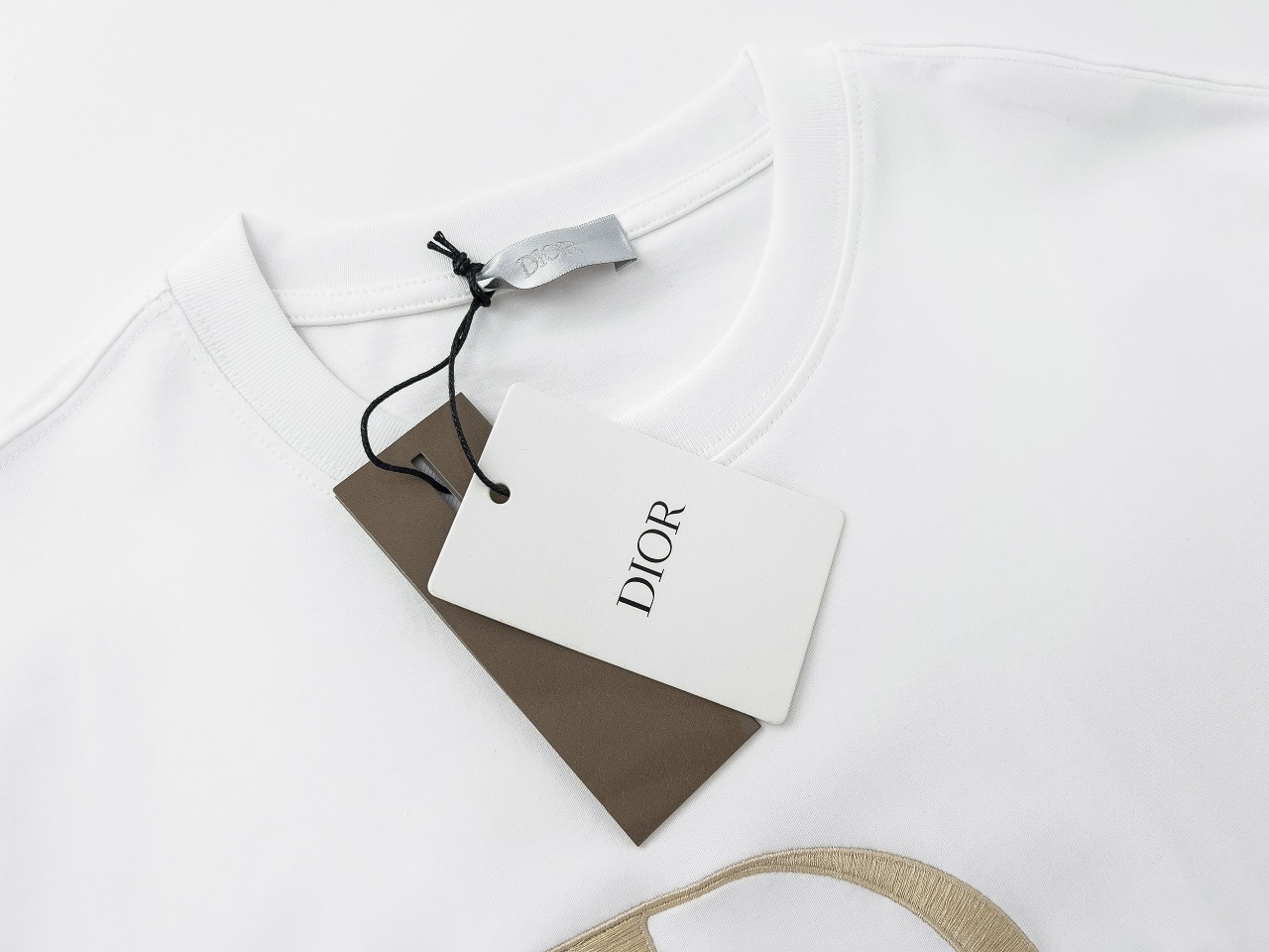 【DIOR  公式旗艦店】ディオール  Tシャツ ご好評に付き再入荷！