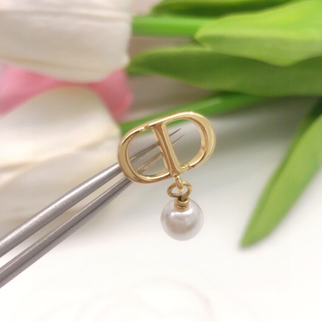 【DIOR】 ディオール  ファッションスタイルのイヤリング