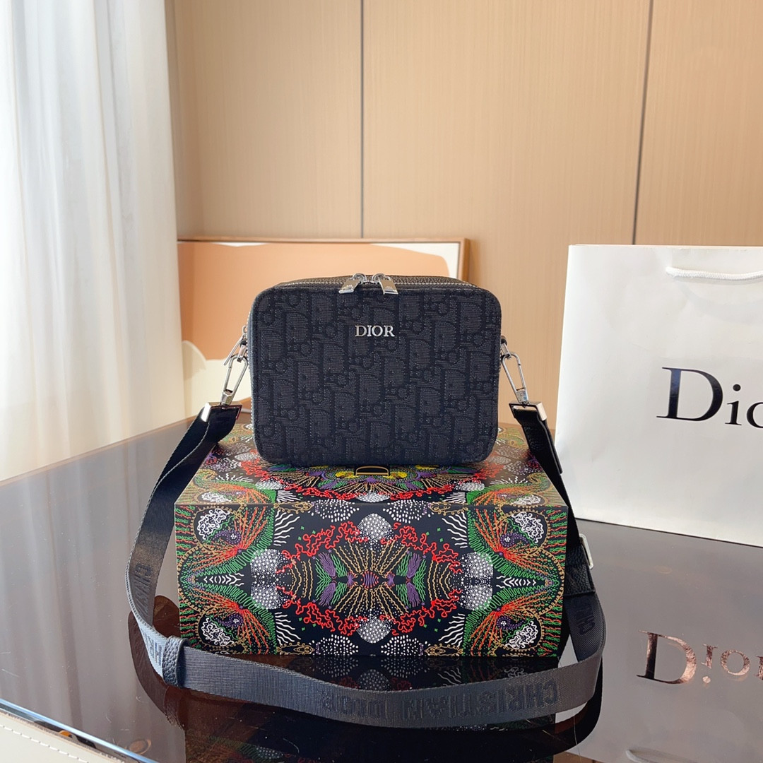 【DIOR  公式 旗艦店】ディオール   ショルダーバッグ 当日出荷 好評に付き再入荷！32*13*41CM