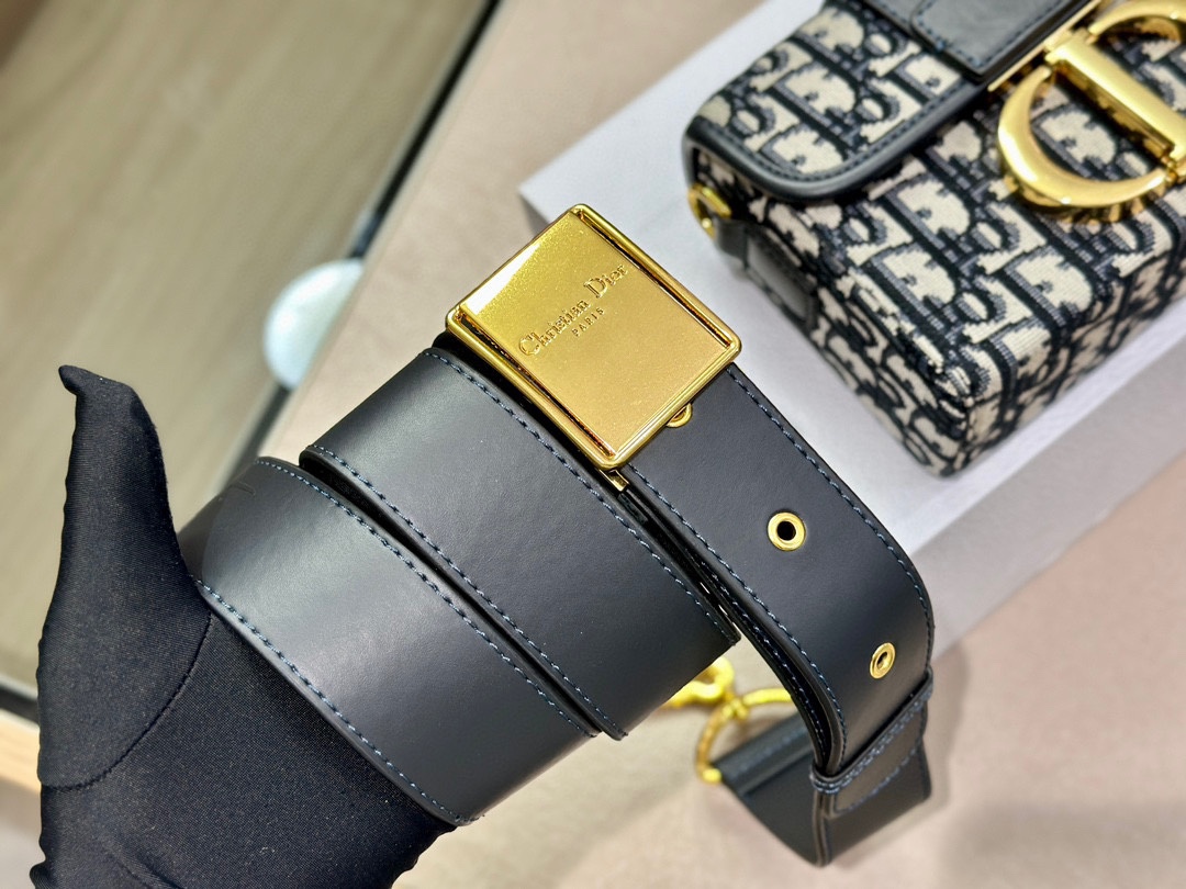 【2024】【DIOR  公式 旗艦店】ディオール   ショルダーバッグ 当日出荷 好評に付き再入荷！19*14.5CM