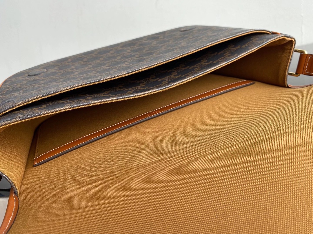 【CELINE 公式 旗艦店】セリーヌ  ショルダーバッグ   出荷 好評に付き再入荷！31*24*9CM