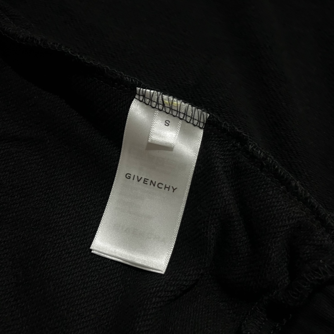 【GIVENCHY   公式旗艦店】ジバンシー    ショートパンツ  ご好評に付き再入荷！