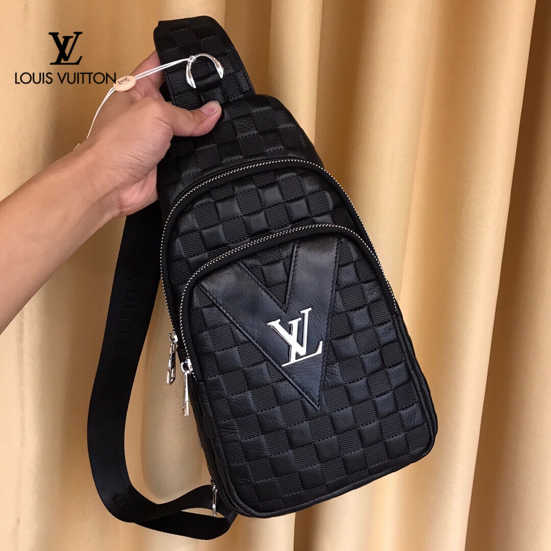 【2024】【LOUIS VUITTON  公式 旗艦店】 ルイヴィトン   胸ポケット当日出荷 好評に付き再入荷！30*18*7CM