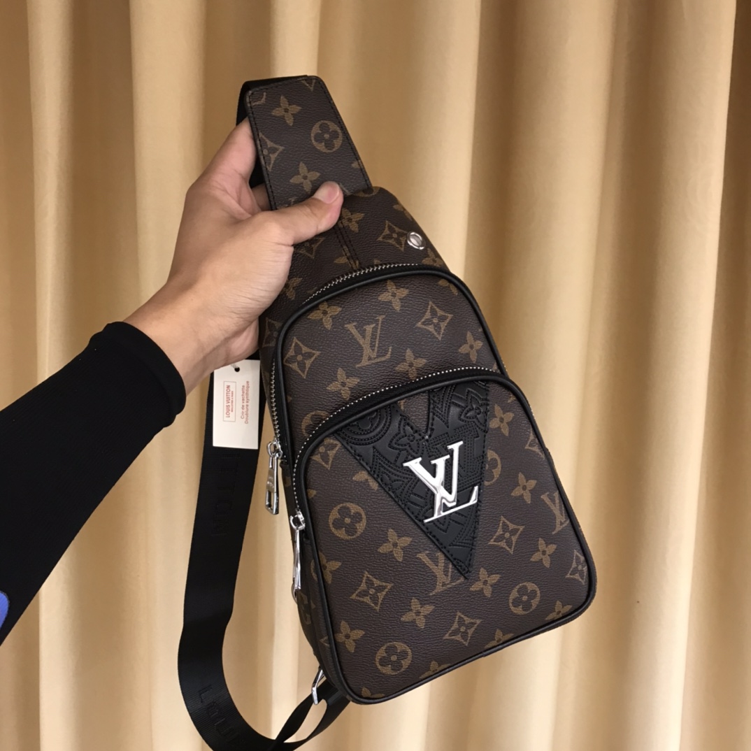 【LOUIS VUITTON  公式 旗艦店】 ルイヴィトン   胸ポケット当日出荷 好評に付き再入荷！29*16*6CM