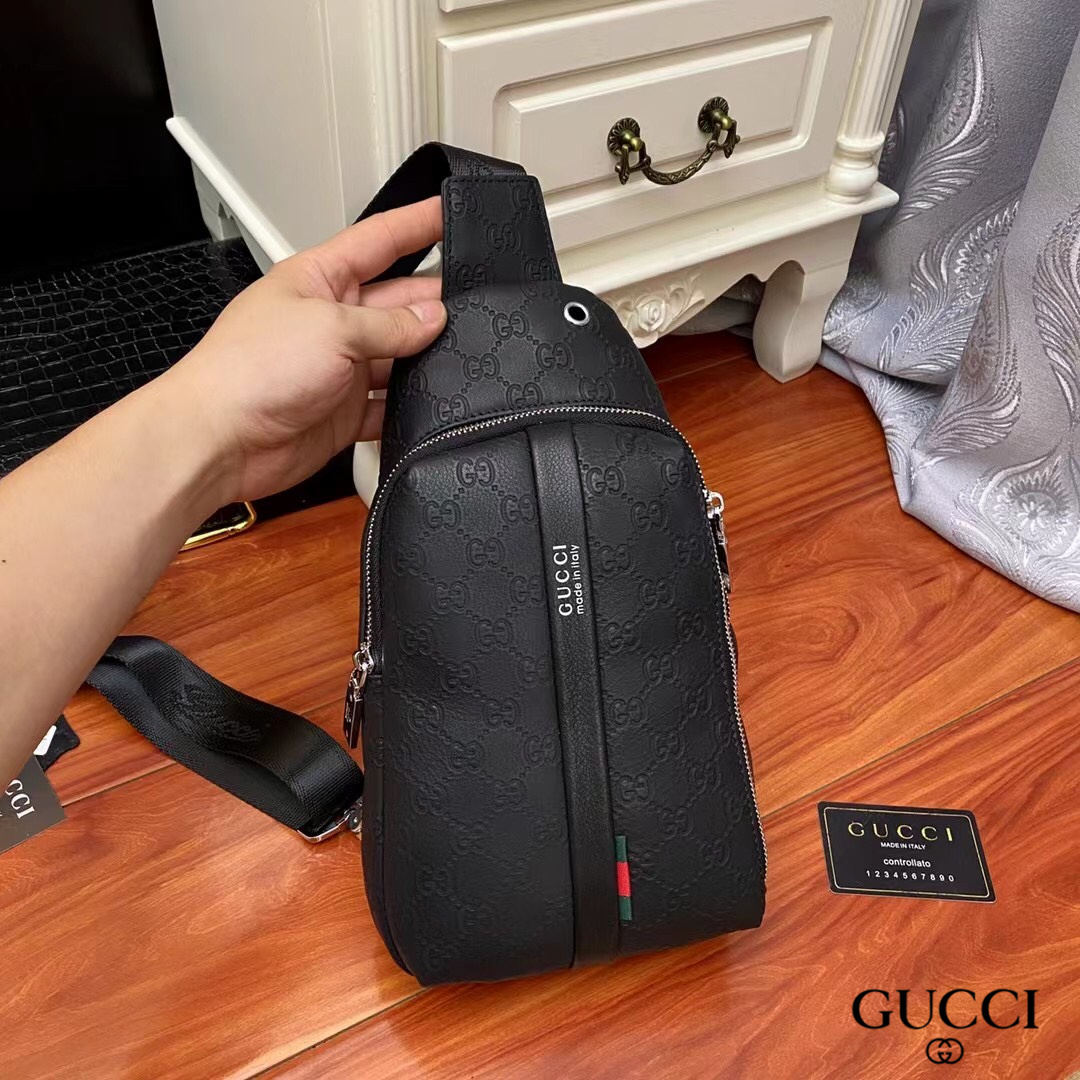 【2024】【GUCCI   公式旗艦店】クッチ  胸ポケット 当日出荷 好評に付き再入荷！18*32*7CM