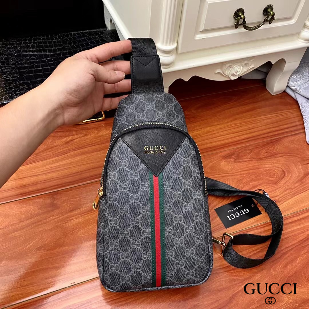 【GUCCI   公式旗艦店】クッチ  胸ポケット 当日出荷 好評に付き再入荷！17*30*6CM