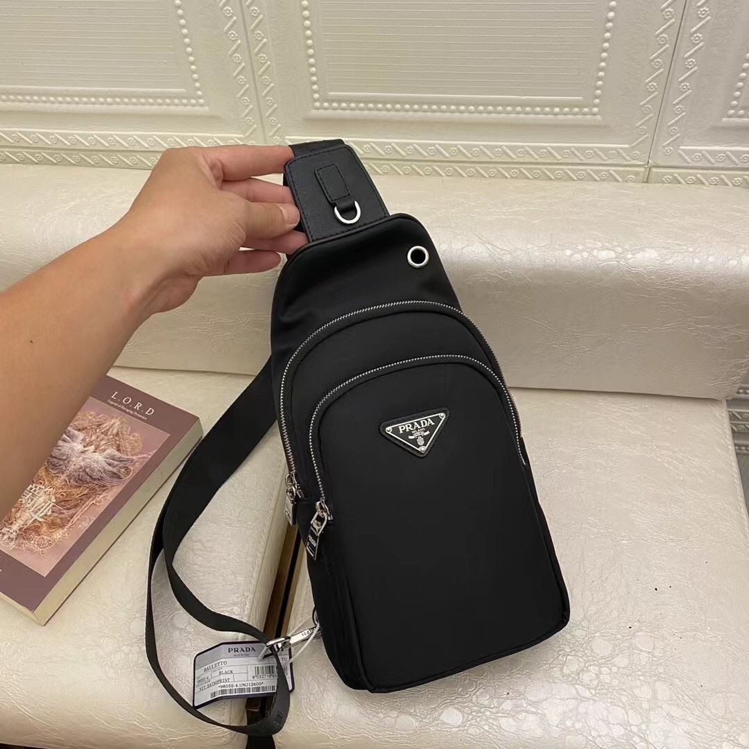 【 PRADA 公式旗艦店】プラダ   胸ポケット  当日出荷 好評に付き再入荷！29*17*6.5CM