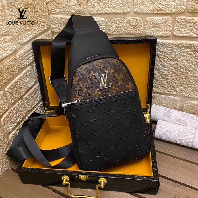 【2025】LV【LOUIS VUITTON  公式旗艦店】ルイヴィトン  胸ポケット  当日出荷 好評に付き再入荷！29*19*4CM