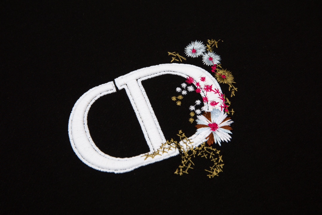 【DIOR 公式旗艦店】ディオール    Tシャツ ご好評に付き再入荷！
