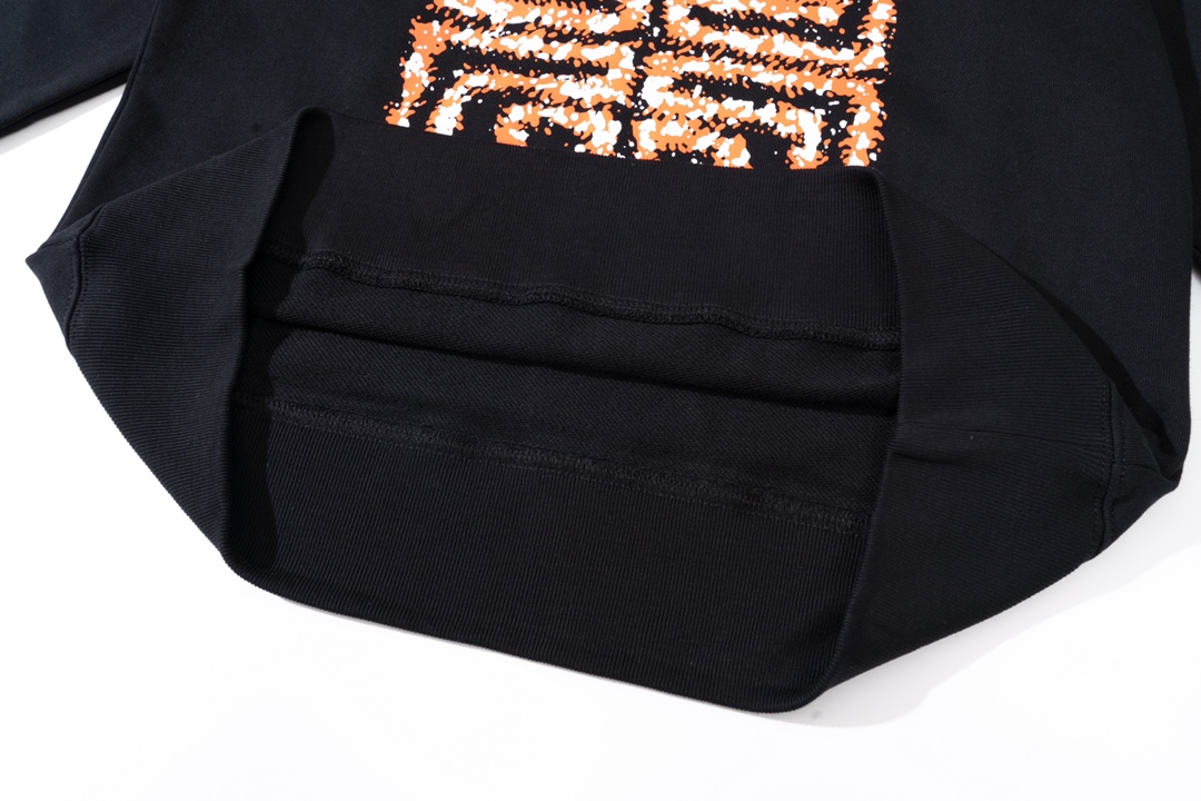 【GIVENCHY 公式旗艦店】ジバンシー  丸首の衛衣 ご好評に付き再入荷！