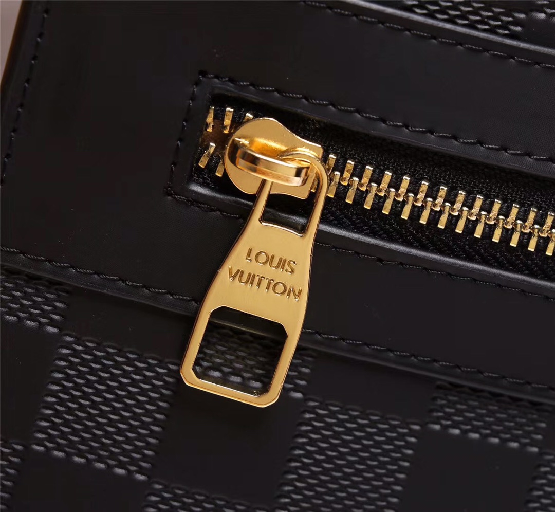 【2024】【 LOUIS VUITTON公式 旗艦店】ルイヴィトン    クラッチバッグ  当日出荷 好評に付き再入荷！黒 28*18*1CM