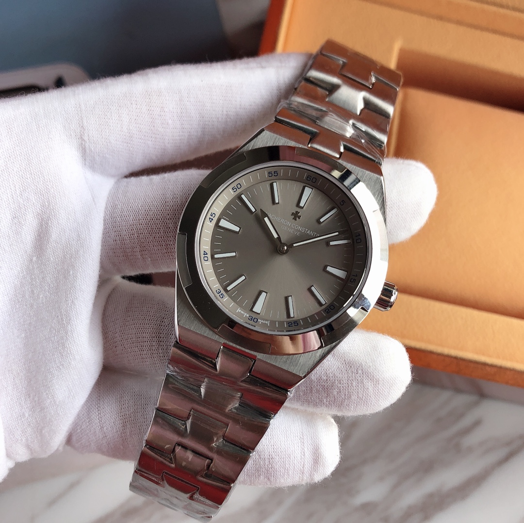 【2024】VACHERON  CONSTANTIN (ヴァシュロン・コンスタンタン)  腕時計42MM