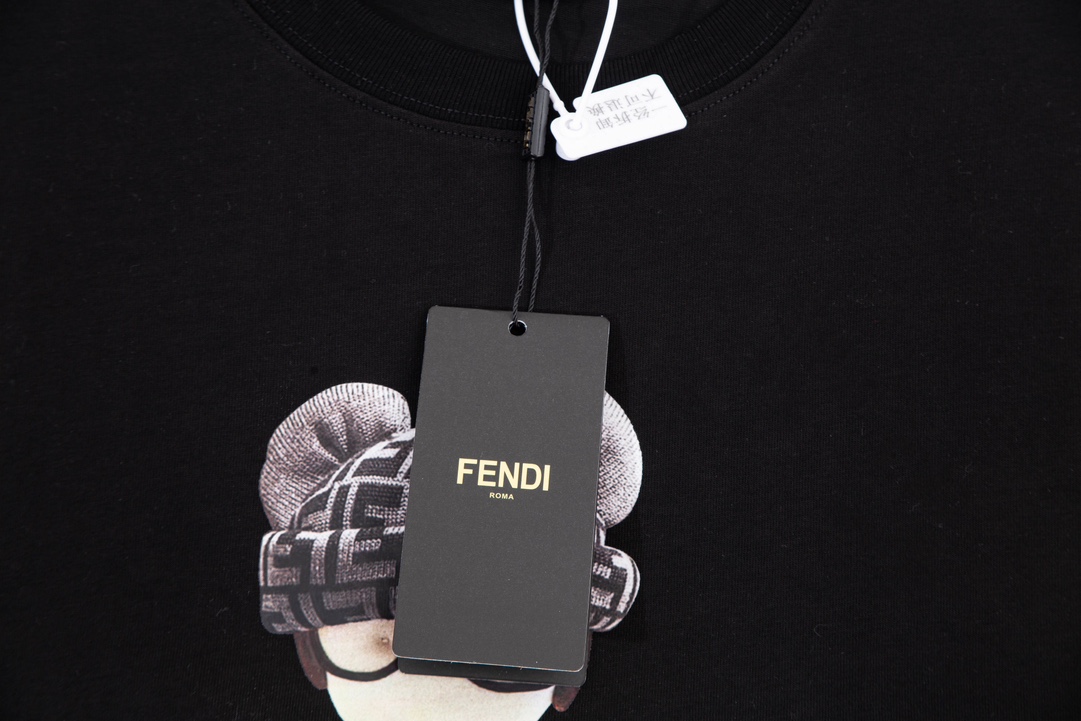 【2024】【 FENDI   公式旗艦店】フェンディ   Tシャツ ご好評に付き再入荷！