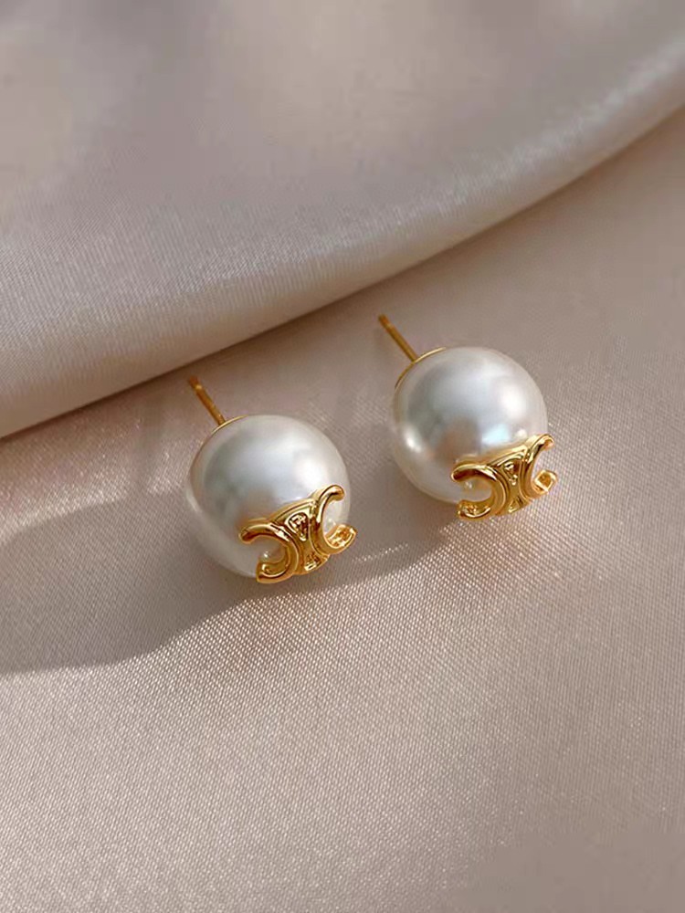 【CELINE】セリーヌ  ファッションスタイルのイヤリング