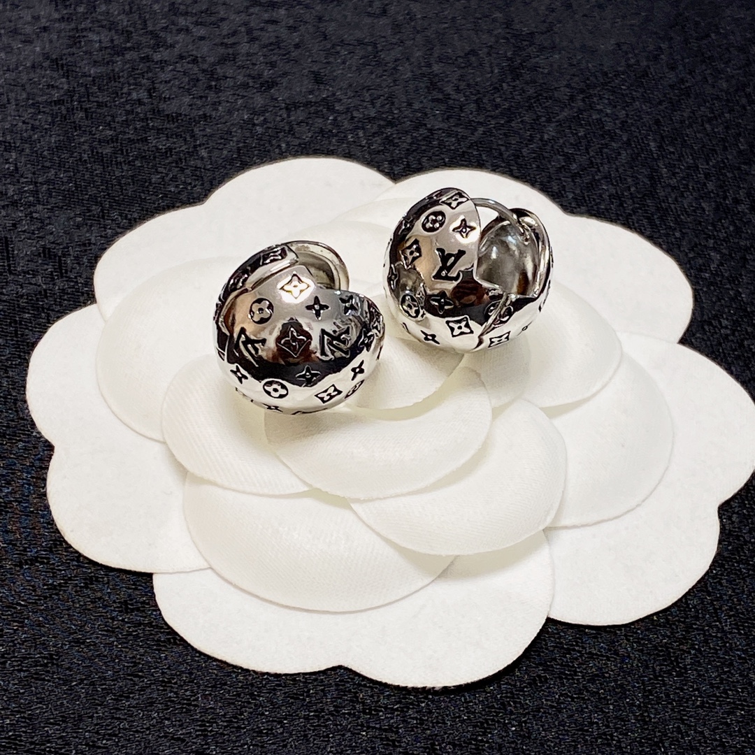 【2024】LV【LOUIS VUITTON 】ルイヴィトン   ファッションスタイルのイヤリング