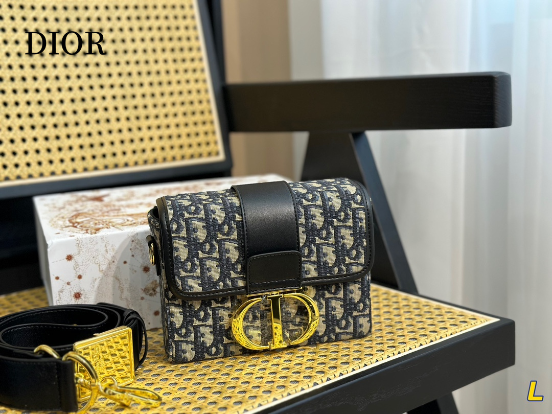 【DIOR 公式旗艦店】ディオール   ショルダーバッグ 当日出荷 好評に付き再入荷！18*13CM