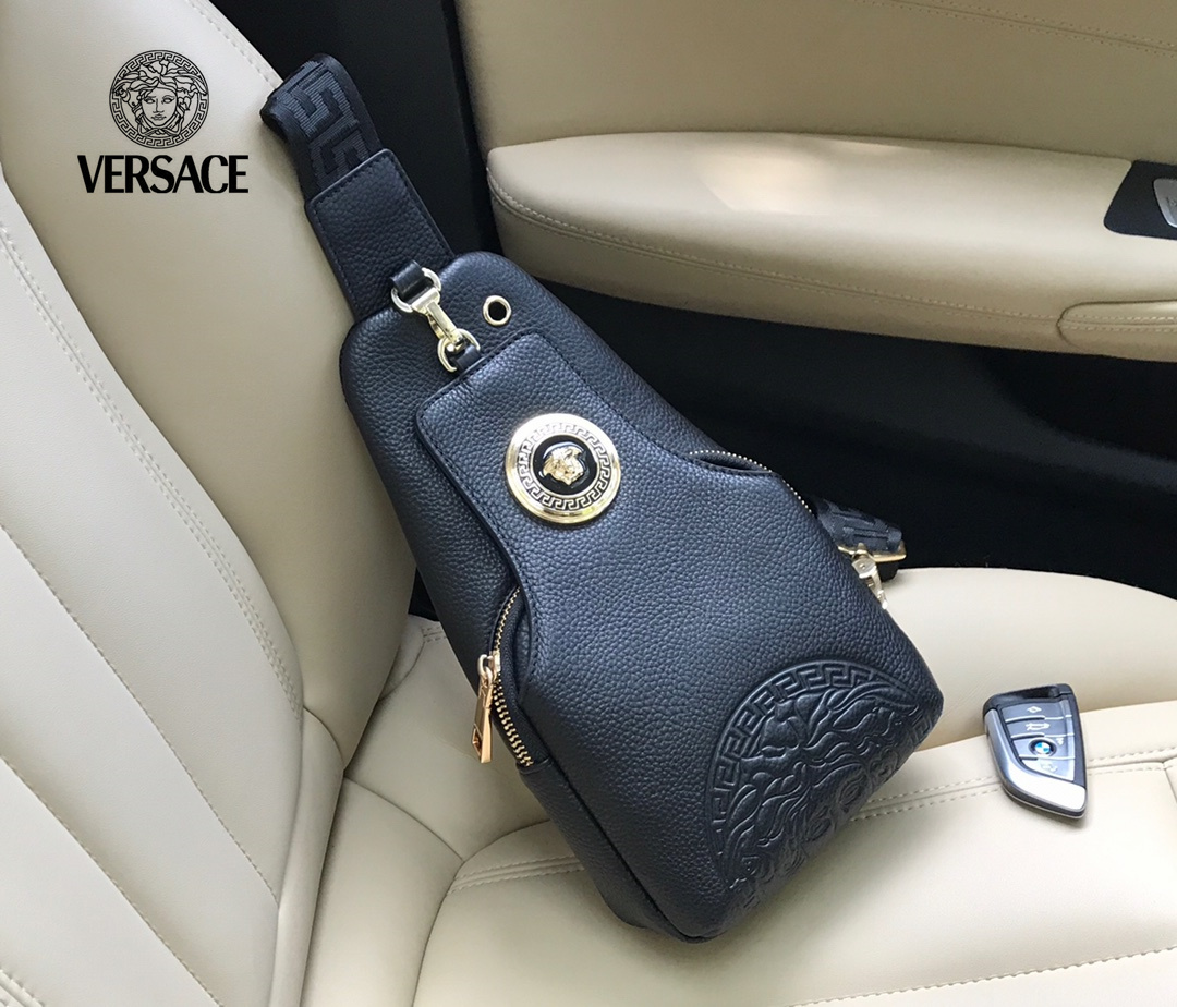 【VERSACE 公式旗艦店】ヴェルサーチ    胸ポケット  当日出荷 好評に付き再入荷！16*30*7.5CM
