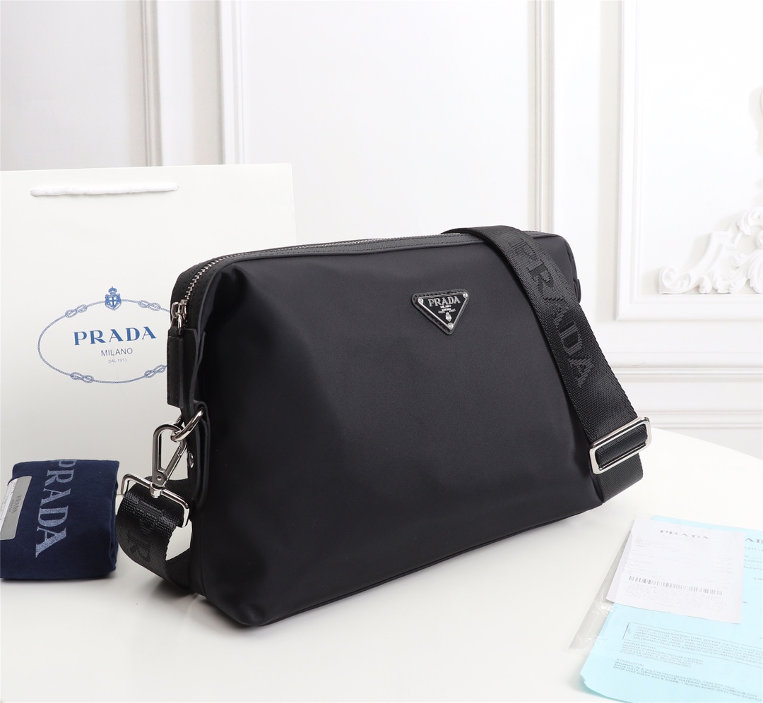【2025】【PRADA 公式旗艦店】プラダ   ショルダーバッグ   当日出荷 好評に付き再入荷！31*21*7CM