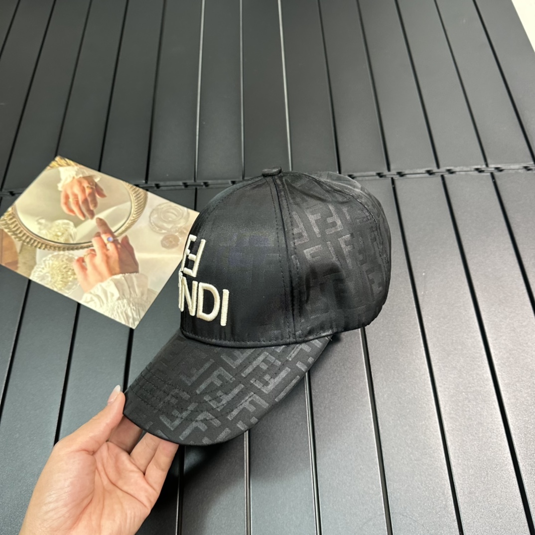 【FENDI  フェンディ】【数量限定】 野球帽 / ハット