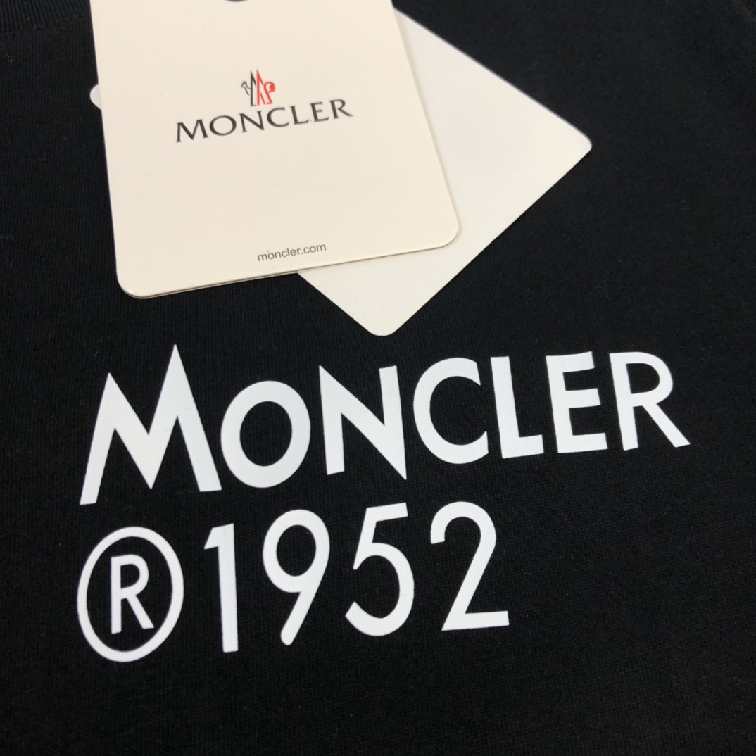 【2024】MONCLER モンクレール 半袖シャツ　Tシャツ　長く着て変形しにくい　シンプルの風格　ファッション　かっこいい　白　黒　男女兼用