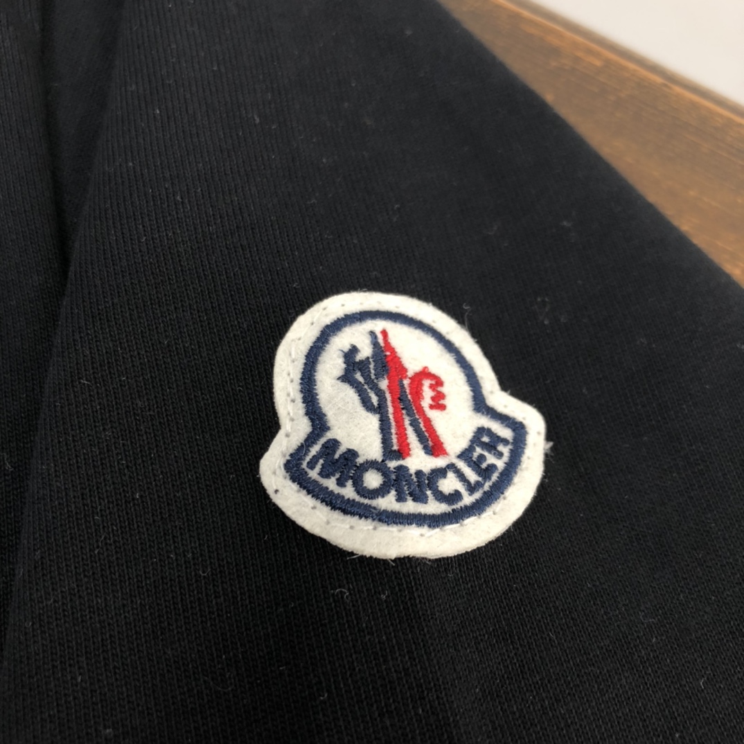 【2024】MONCLER モンクレール 半袖シャツ　Tシャツ　長く着て変形しにくい　シンプルの風格　ファッション　かっこいい　白　黒　男女兼用
