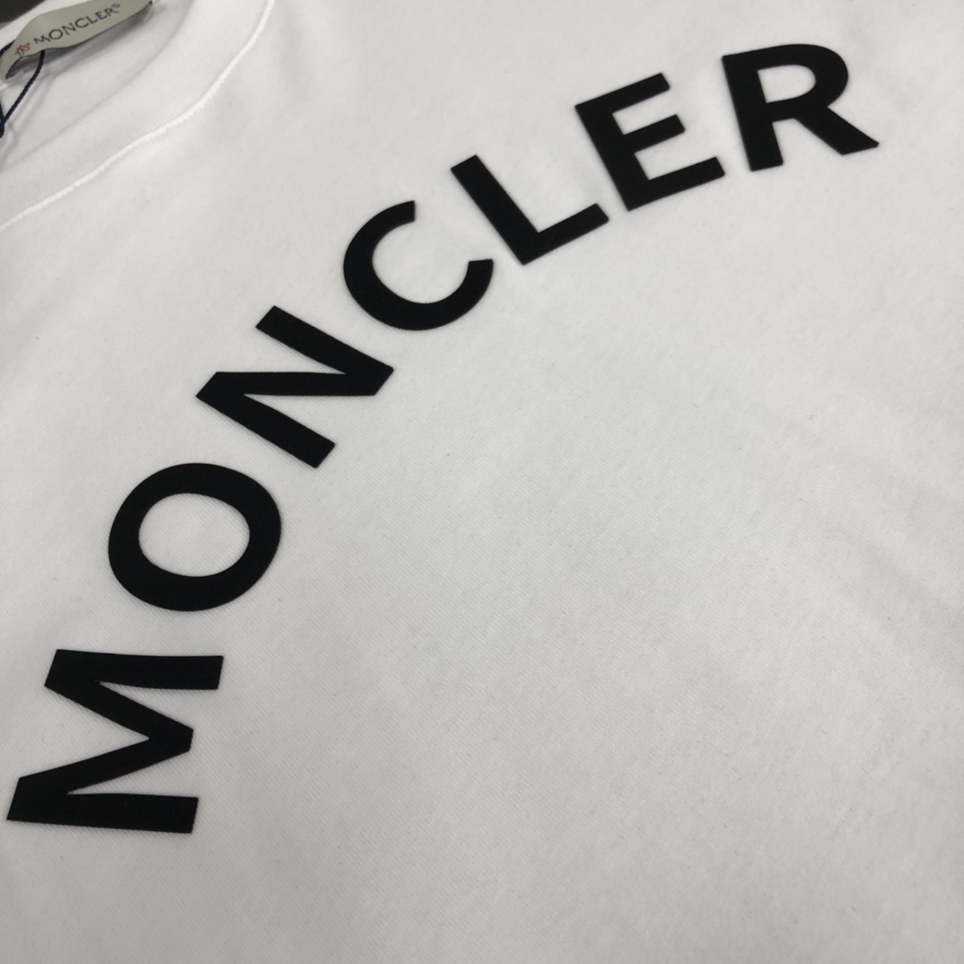 MONCLER モンクレール　2023　半袖シャツ　Tシャツ　長く着て変形しにくい　シンプルの風格　ファッション　かっこいい　白　黒　グレー　男女兼用