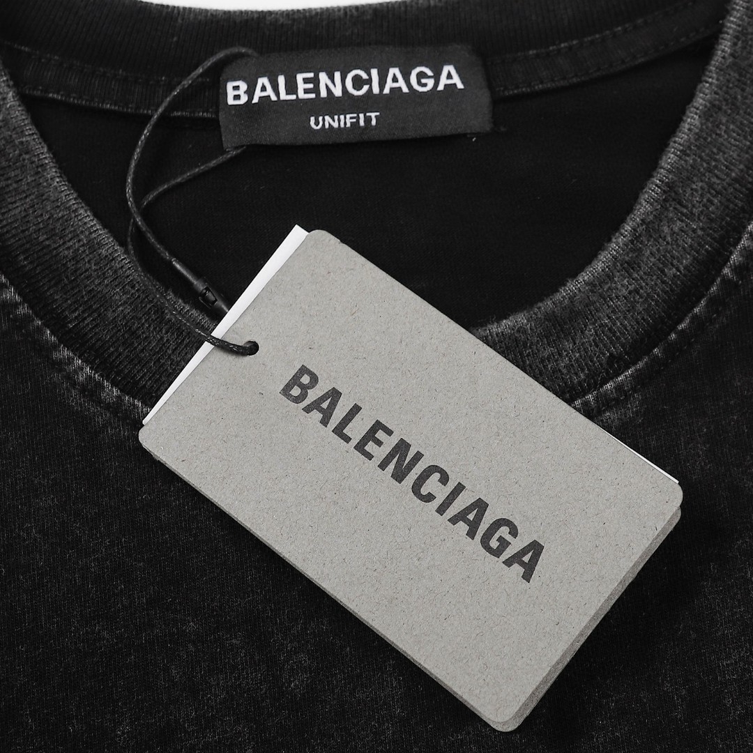 BALENCIAGA バレンシアガの新型のバックルのプリントロゴのプリントの半袖 Tシャツ
