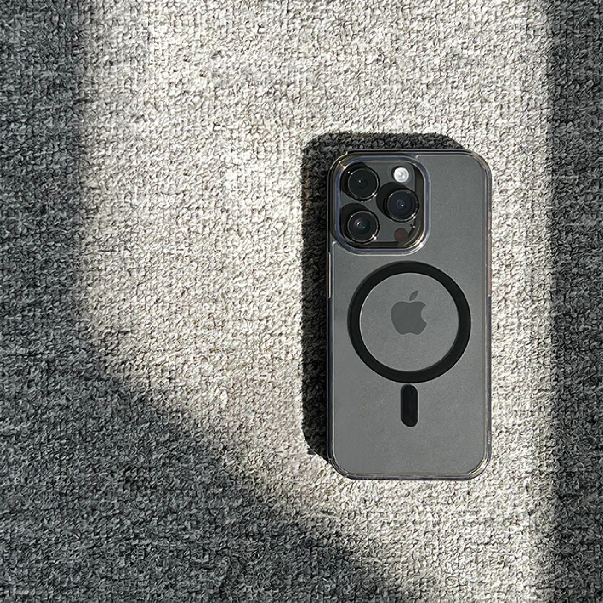 Magsafe対応 高透明・黄変防止クリアケース(ステルスブラック)-hmcase