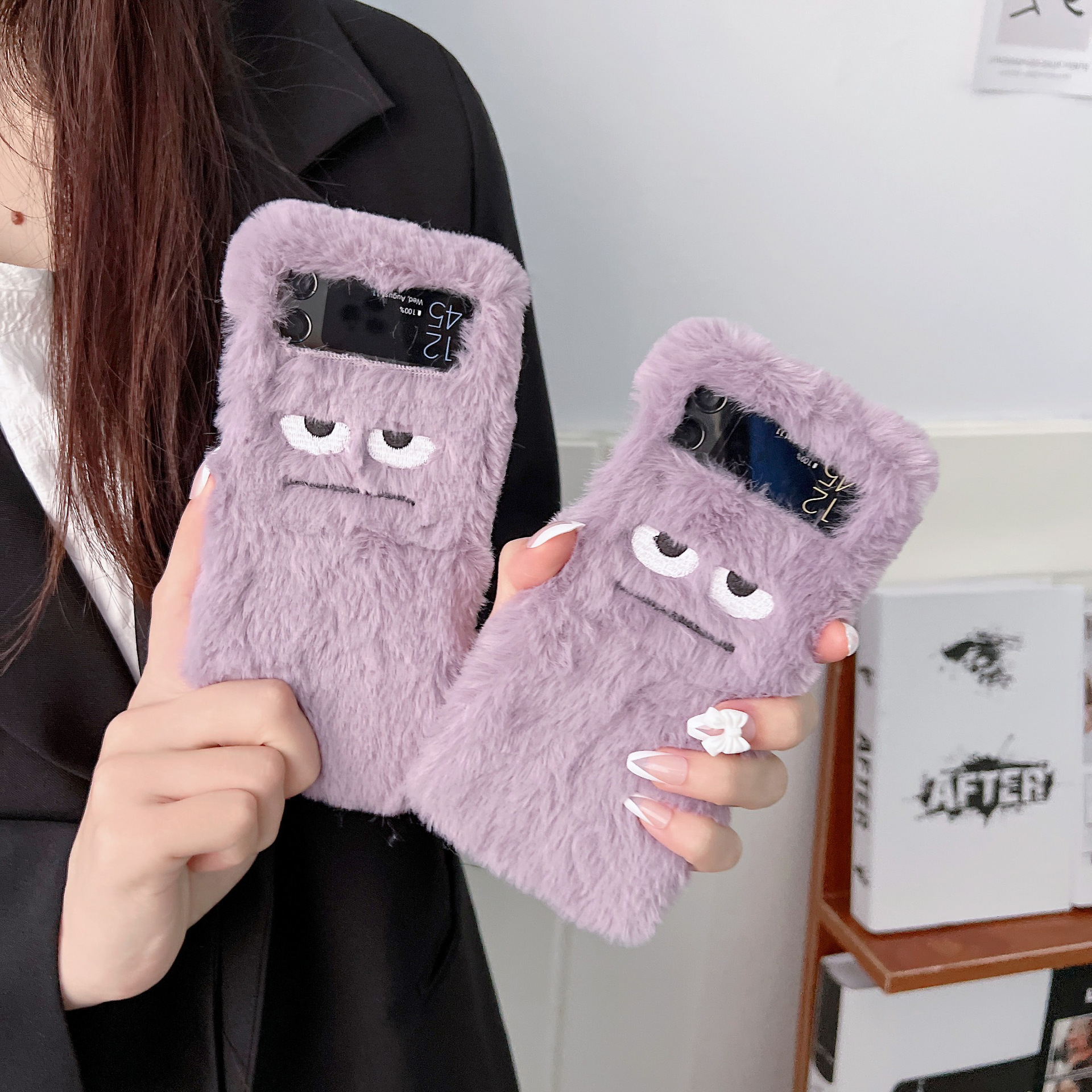 เหมาะสำหรับ Samsung Z Flip3/4 เคสโทรศัพท์ตุ๊กตาตลกน่ารัก