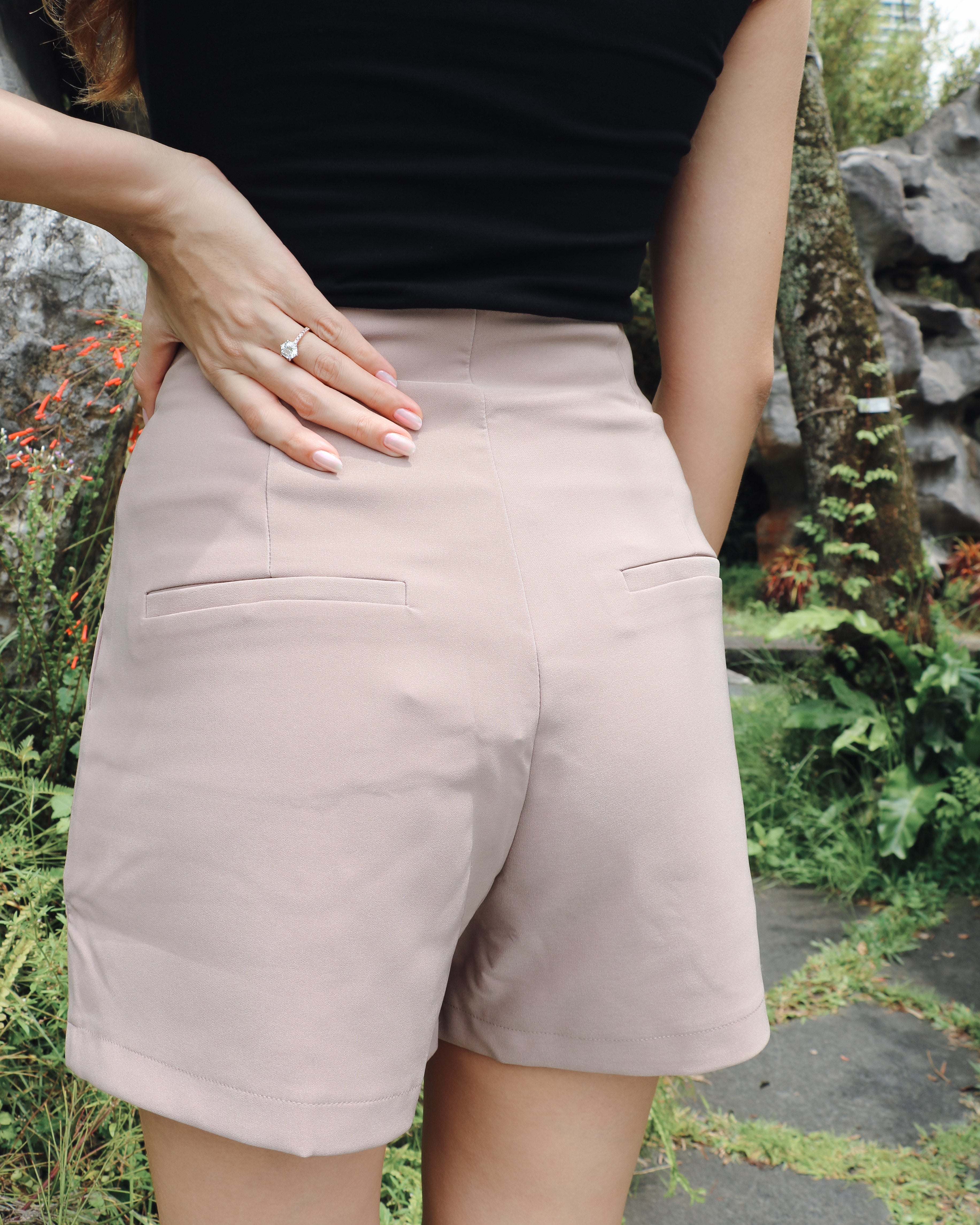 Avery Shorts in Mocha