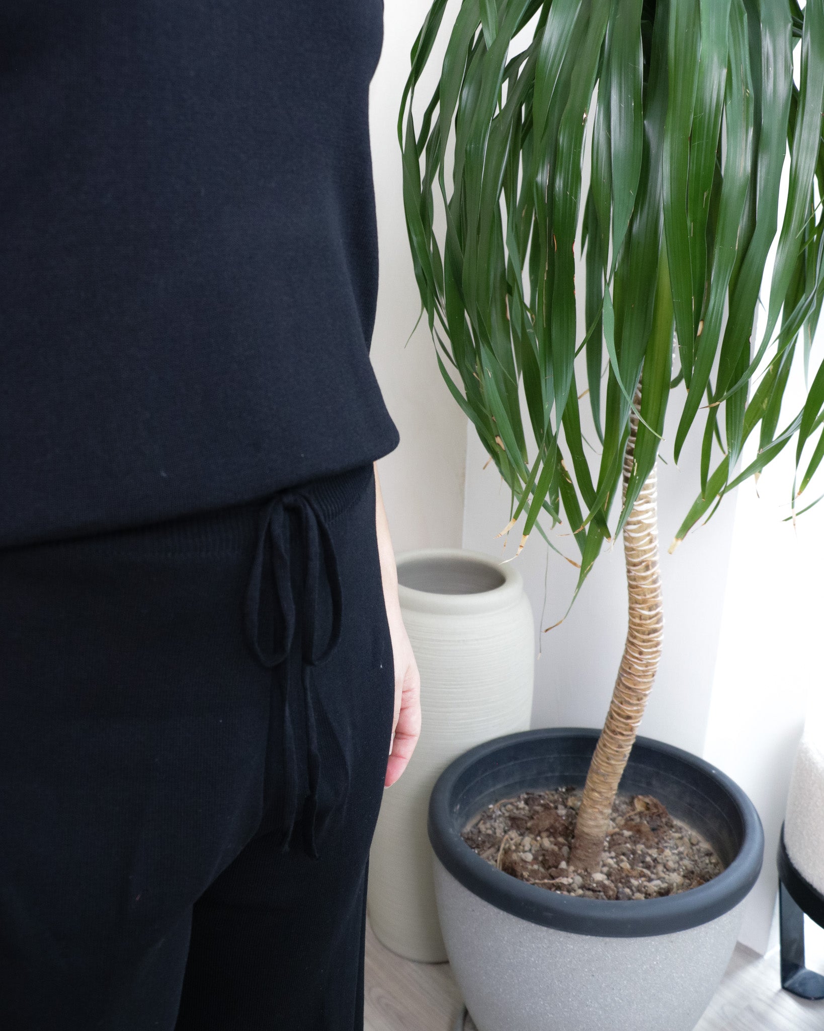 *BACK IN STOCK* Paxton Set in Black