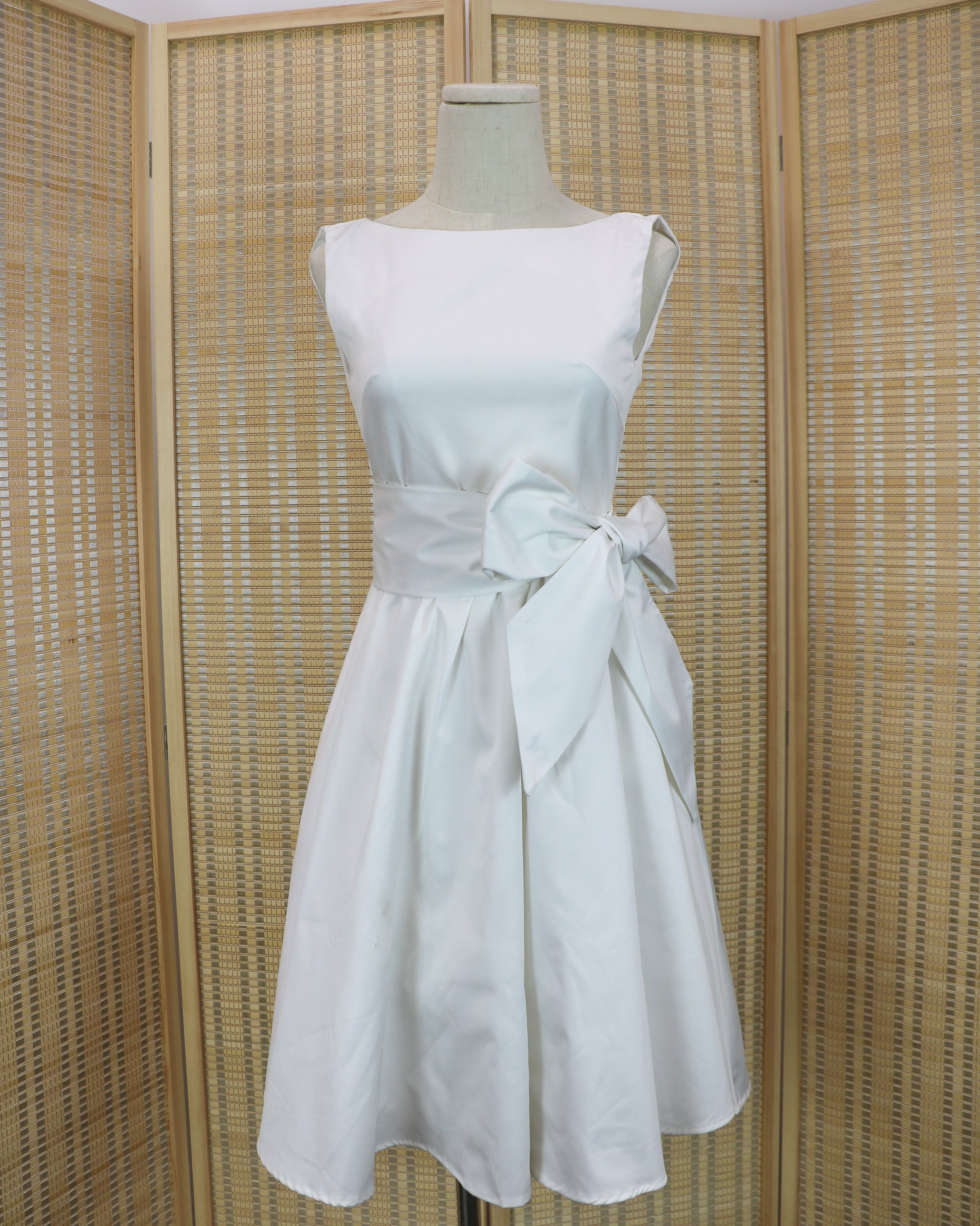 [Jenesyss] Audrey Dress in White