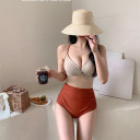 膚色