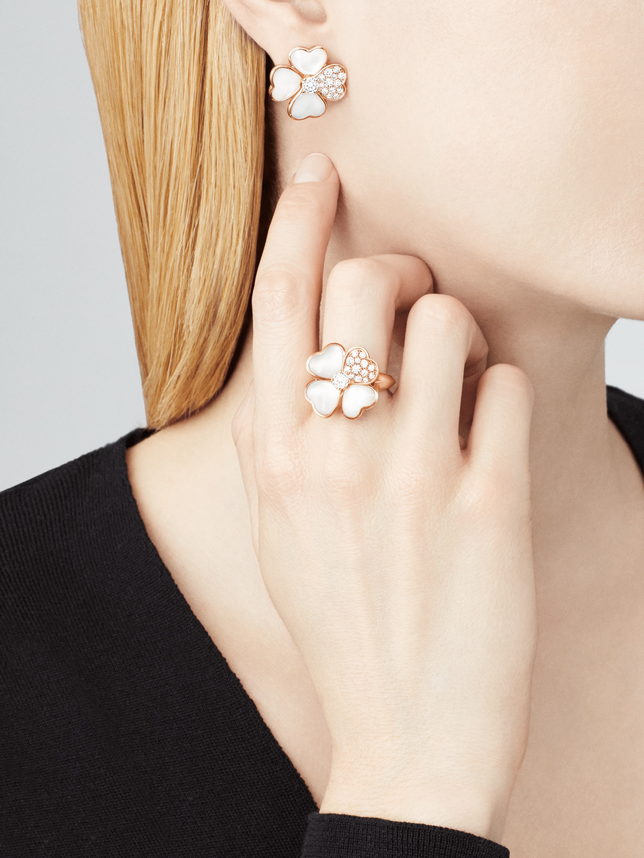 コスモス イヤリング、ミディアムモデル, ローズ ゴールド, ダイヤモンド:  28 石,  1.19 カラット, マザー オブ パール:  6 石, Worn Alternative, Jewelry Earrings