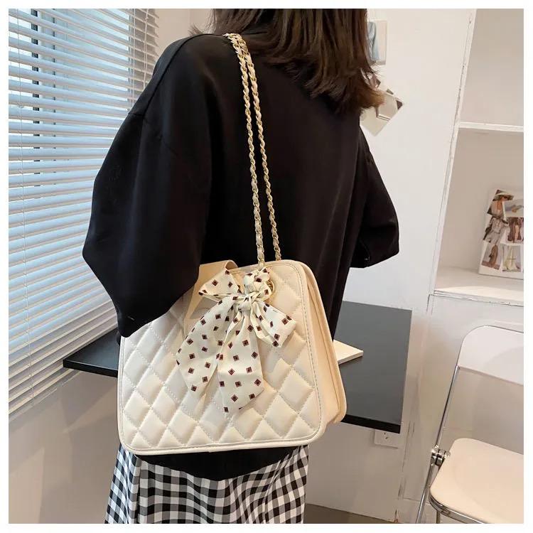 ボウチェーンショルダーバッグ