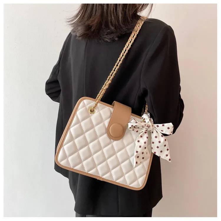 ボウチェーンショルダーバッグ