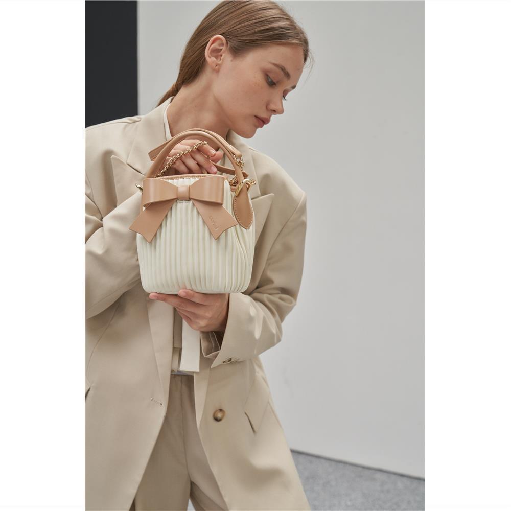 ボウチェーンクロスボディバッグ