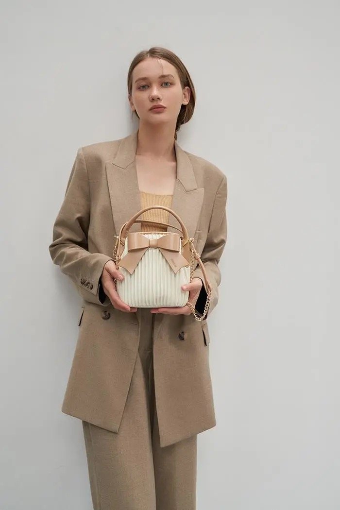 ボウチェーンクロスボディバッグ