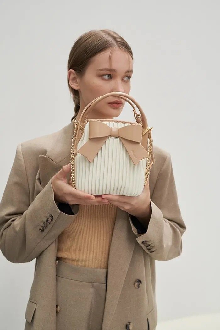 ボウチェーンクロスボディバッグ