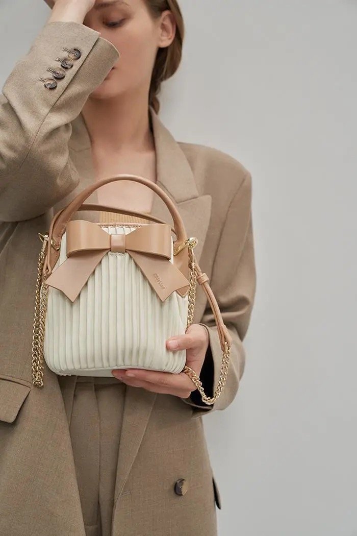 ボウチェーンクロスボディバッグ