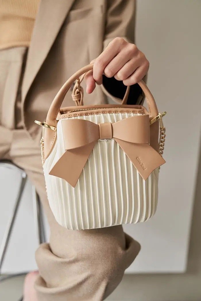 ボウチェーンクロスボディバッグ