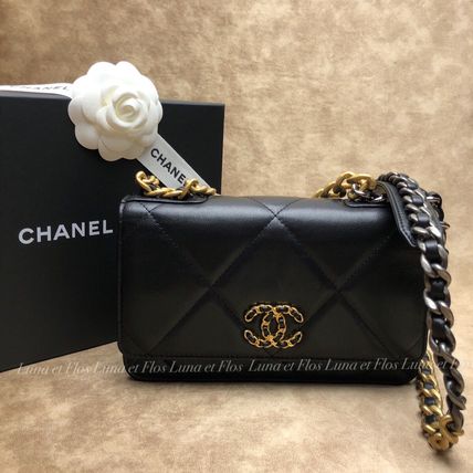 CHANEL ショルダーバッグ・ポシェット 国内即発 CHANEL19 チェーンウォレット 3WAY 入手困難