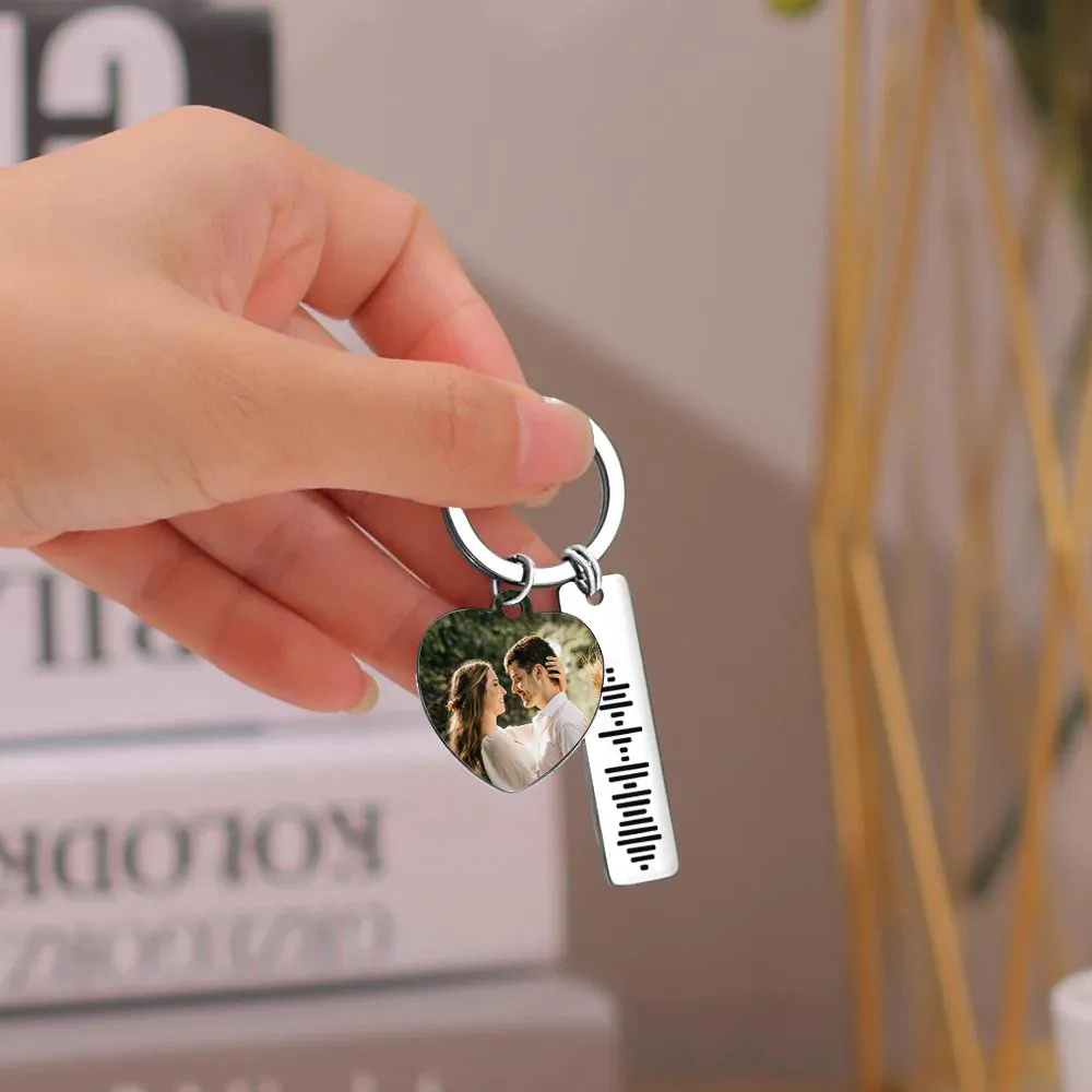 Personalized Scannable Music Code Keychain Custom Picture & Music Song Code Heart Couples Photo Keyring Gifts for Boyfriend - soufeelmy