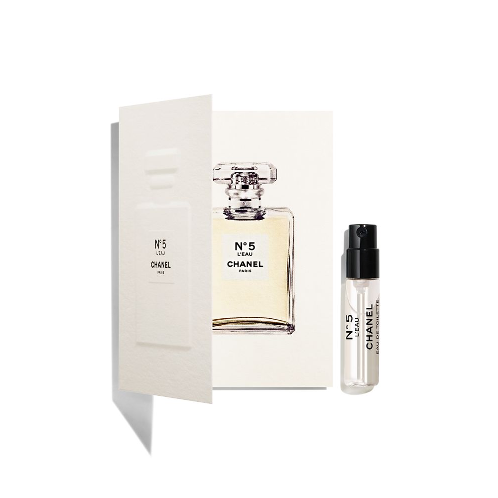 PELEMBAB BIBIR BERWANA YANG MENAWARKAN WARNA YANG DAPAT DITINGKATAN UNTUK TAMPILAN BIBIR LEBIH BAIK, SETIAP HARINYA