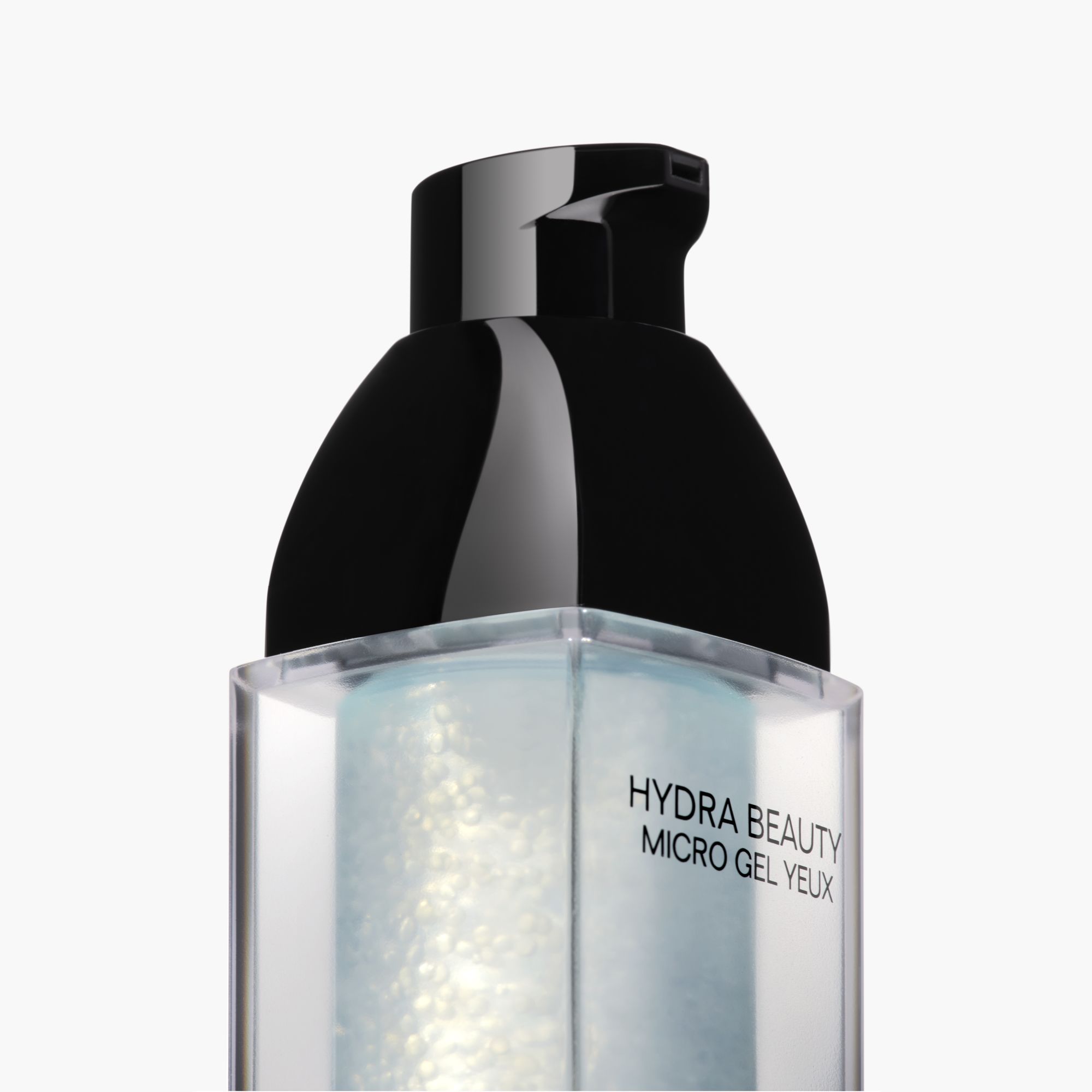 GEL MATA DENGAN HIDRASI DAN KELEMBUTAN INTENSIF