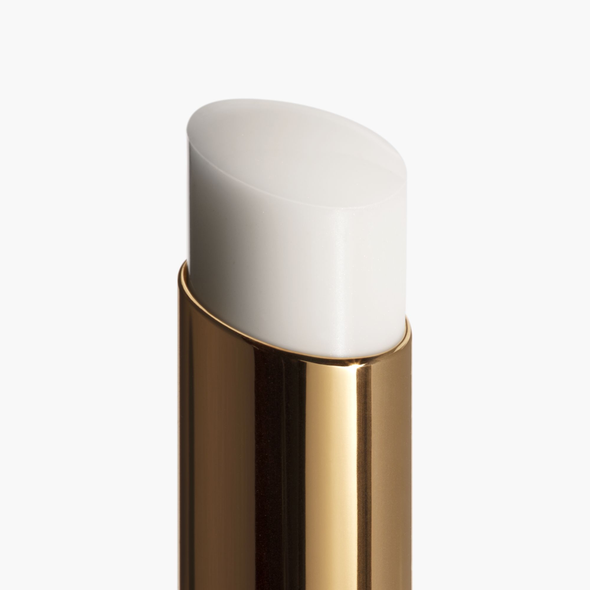 PELEMBAB BIBIR YANG MENGHIDRASI DAN MELEMBUTKAN