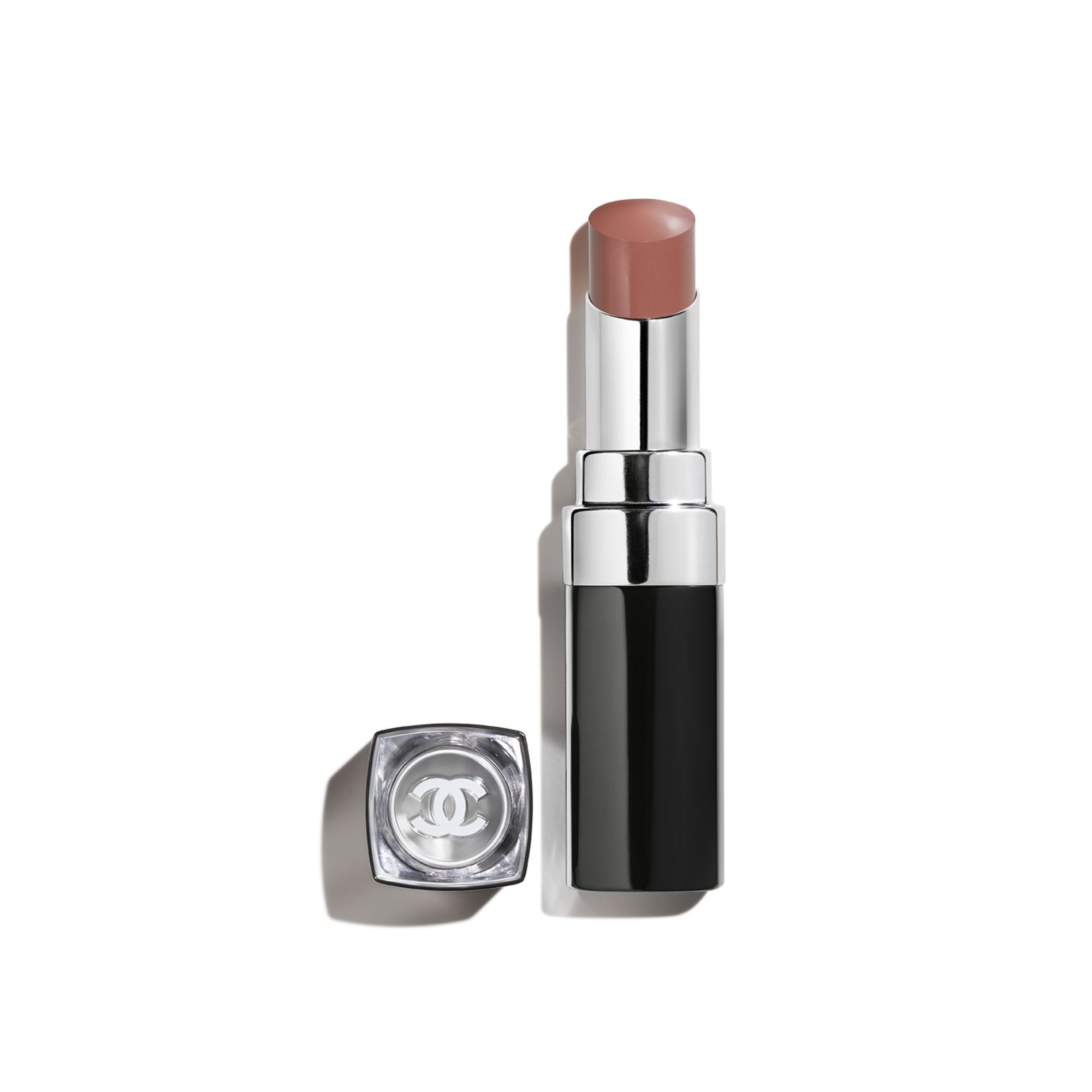 LIPSTIK YANG MENGHIDRASI DAN MEMBUAT BIBIR TERLIHAT KENYAL. INTENS, TAHAN LAMA, DAN BERKILAU