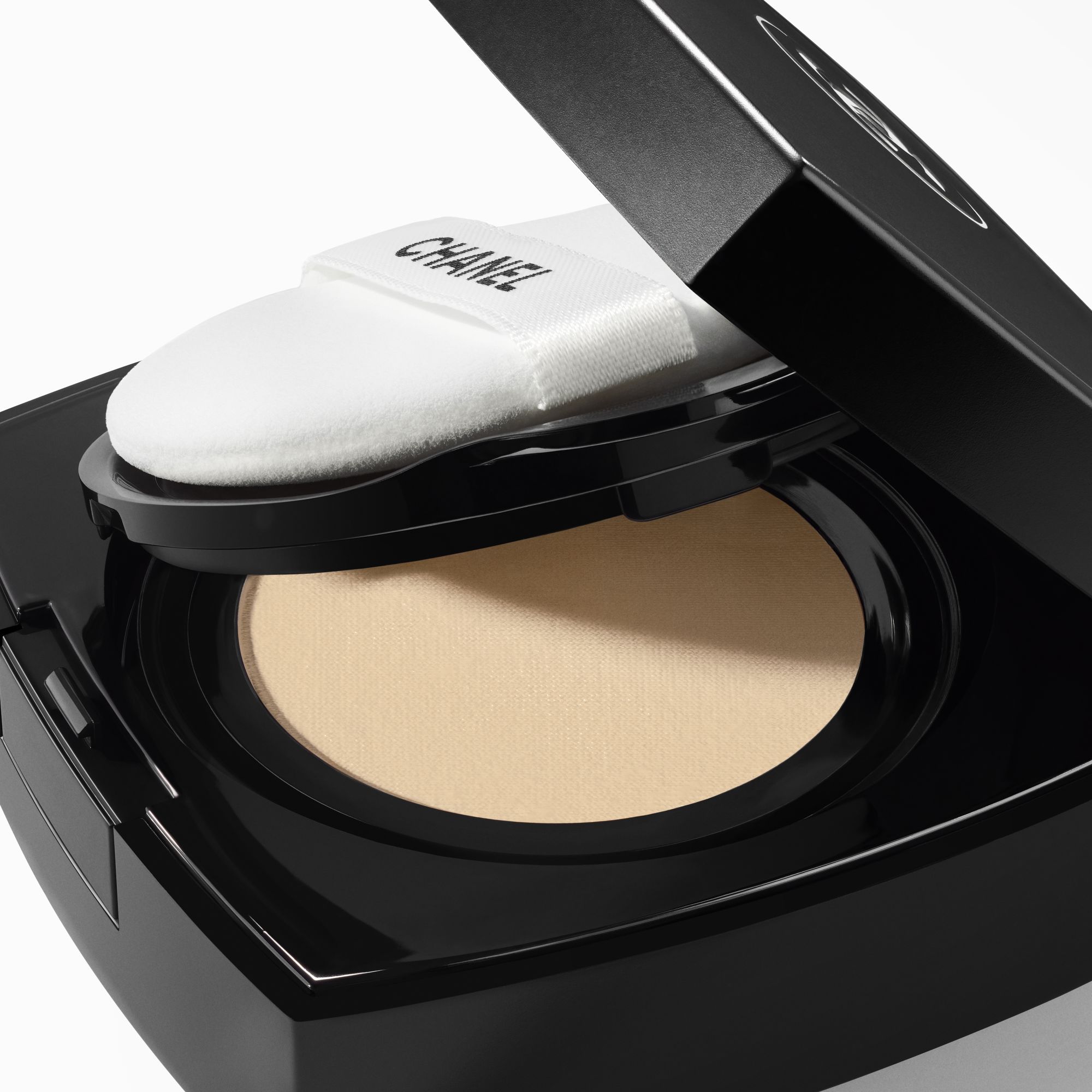 chanel ultra le teint longwear touch foundation cushion