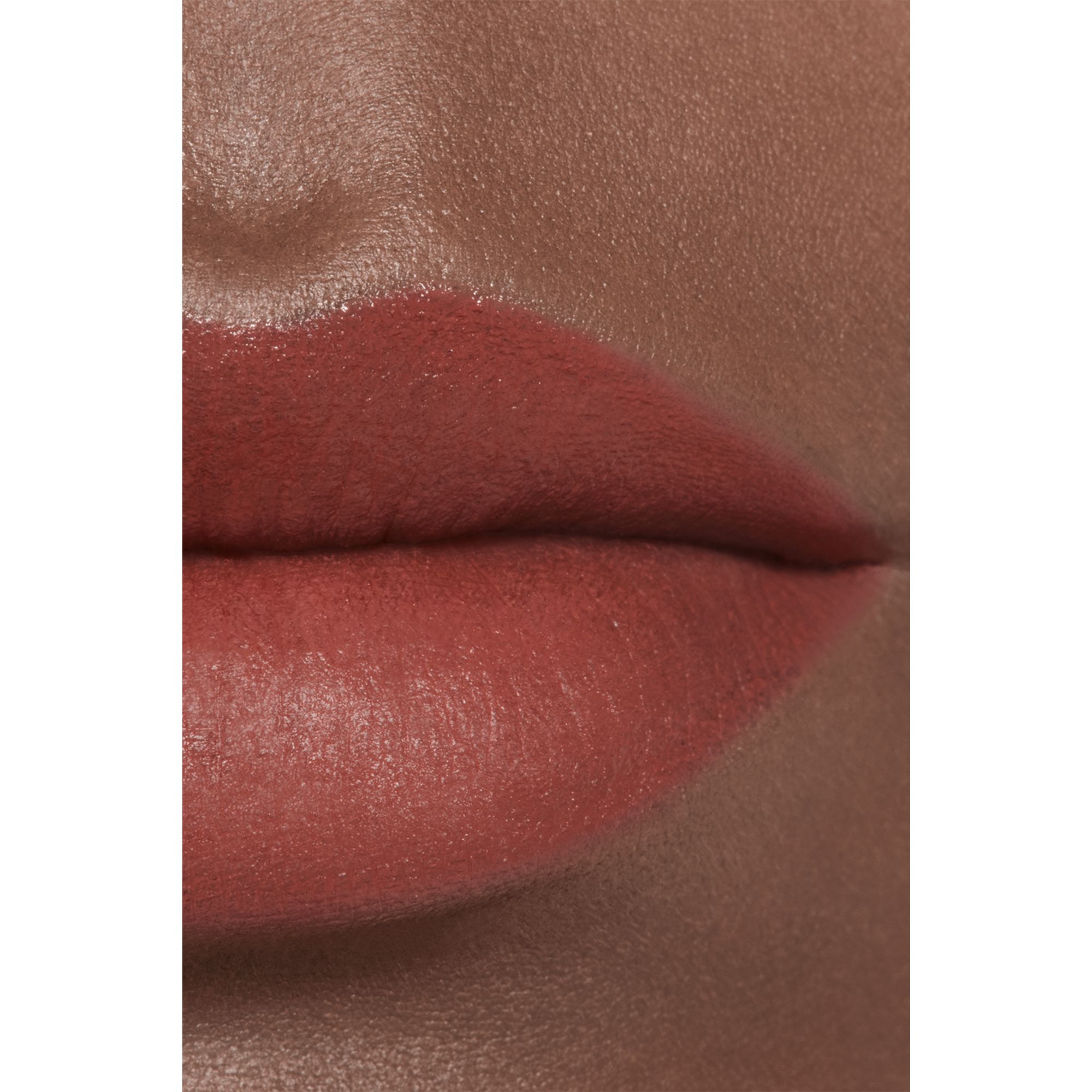 PEMULAS BIBIR MATTE BERKILAU